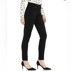 Signature Levi’s High-Rise Skinny Jet‎ Black Denim Pants